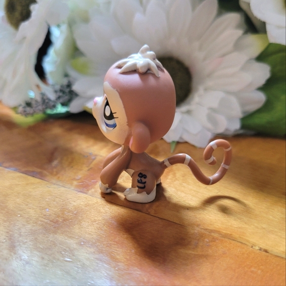 Littlest Pet Shop LPS #1450 Monkey Brown Cream Blue Eyes 2007 - Picture 5 of 12